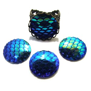 https://www.deida.ro/13933-19801-thickbox/crs57-b-cabochon-rasina-solzi-sirena-albastru-paun-si-auriu-oglinda-efect-ab-18mm.jpg