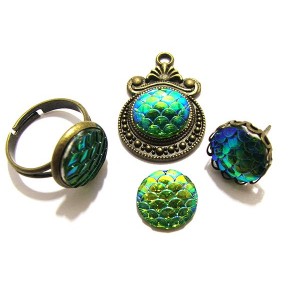 https://www.deida.ro/14223-20364-thickbox/crs64-cabochon-rasina-solzi-sirena-bleu-verzui-si-auriu-oglinda-efect-ab-12mm-.jpg