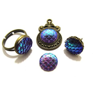 https://www.deida.ro/14225-20366-thickbox/crs66-cabochon-rasina-solzi-sirena-nuante-mov-si-auriu-efect-ab-efect-ab-12mm-.jpg