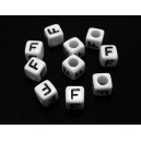MALCA6*6mm-F - Margele acril litera F cub alb 6*6mm