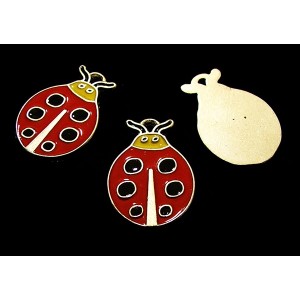 https://www.deida.ro/14892-21293-thickbox/disponibil-1-set-cu-9-bucati-cp567-charm-argintiu-inchis-buburuza-email-rosu-22516mm.jpg