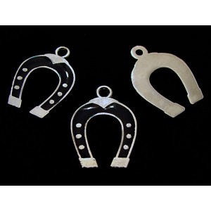 https://www.deida.ro/14894-21295-thickbox/cp569-charm-argintiu-inchis-potcoava-email-bleumarin-2417mm.jpg