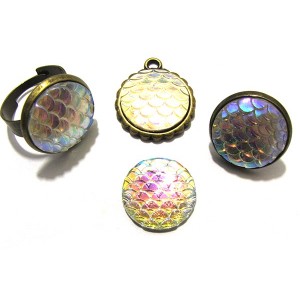 https://www.deida.ro/15329-21799-thickbox/crs59-m-cabochon-rasina-solzi-sirena-clear-oglinda-efect-ab-16mm-stoc-limitat.jpg