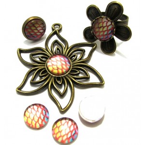 https://www.deida.ro/15425-21900-thickbox/csp10mm-c-03-cabochon-sticla-print-solzi-sirena-colorati-10mm.jpg