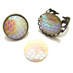 https://www.deida.ro/15431-21906-thickbox/crs88-cabochon-rasina-solzi-sirena-alb-efect-ab-18mm.jpg