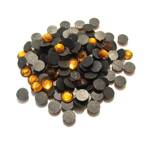 https://www.deida.ro/16516-23183-thickbox/slc5mm-21-10-buc-strasuri-hotfix-miere-5mm.jpg