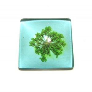 https://www.deida.ro/19425-26447-thickbox/disponibil-1-bucata-csfu25mm-40-cabochon-sticla-flori-uscate-25mm.jpg