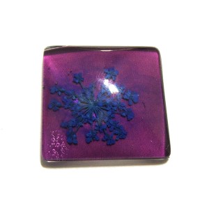 https://www.deida.ro/19436-26458-thickbox/disponibil-1-bucata-csfu25mm-40-cabochon-sticla-flori-uscate-25mm.jpg