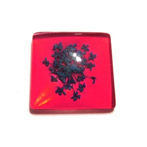 https://www.deida.ro/19442-26464-thickbox/disponibil-1-bucata-csfu25mm-40-cabochon-sticla-flori-uscate-25mm.jpg