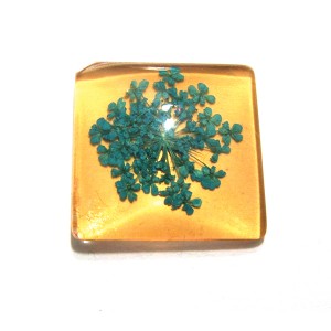 https://www.deida.ro/19454-26476-thickbox/disponibil-1-bucata-csfu25mm-40-cabochon-sticla-flori-uscate-25mm.jpg