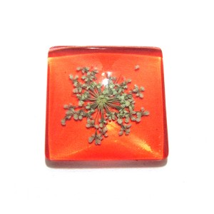 https://www.deida.ro/19461-26483-thickbox/disponibil-1-bucata-csfu25mm-40-cabochon-sticla-flori-uscate-25mm.jpg