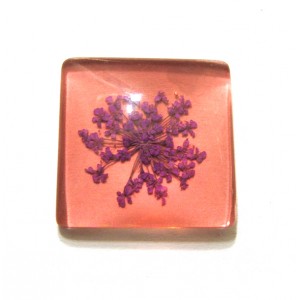 https://www.deida.ro/19469-26491-thickbox/disponibil-1-bucata-csfu25mm-40-cabochon-sticla-flori-uscate-25mm.jpg