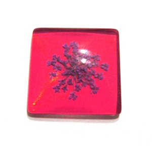 https://www.deida.ro/19470-26492-thickbox/disponibil-1-bucata-csfu25mm-40-cabochon-sticla-flori-uscate-25mm.jpg