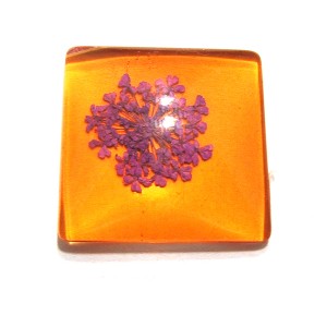 https://www.deida.ro/19471-26493-thickbox/disponibil-1-bucata-csfu25mm-40-cabochon-sticla-flori-uscate-25mm.jpg