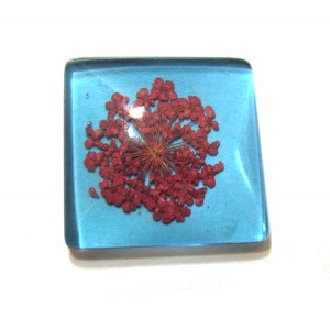 https://www.deida.ro/19476-26498-thickbox/disponibil-1-bucata-csfu25mm-40-cabochon-sticla-flori-uscate-25mm.jpg