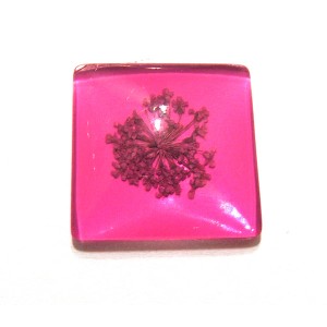 https://www.deida.ro/19480-26502-thickbox/disponibil-1-bucata-csfu25mm-40-cabochon-sticla-flori-uscate-25mm.jpg