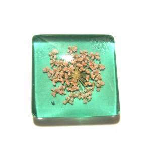 https://www.deida.ro/19491-26513-thickbox/disponibil-1-bucata-csfu25mm-40-cabochon-sticla-flori-uscate-25mm.jpg
