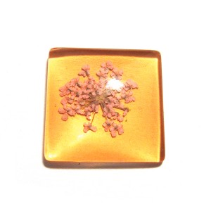 https://www.deida.ro/19498-26520-thickbox/disponibil-1-bucata-csfu25mm-40-cabochon-sticla-flori-uscate-25mm.jpg