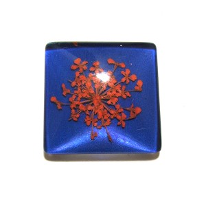 https://www.deida.ro/19501-26523-thickbox/disponibil-1-bucata-csfu25mm-40-cabochon-sticla-flori-uscate-25mm.jpg