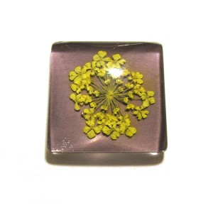 https://www.deida.ro/19513-26535-thickbox/disponibil-1-bucata-csfu25mm-40-cabochon-sticla-flori-uscate-25mm.jpg