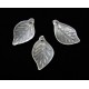 DISPONIBIL 1 SET - ACR02-K - (100 buc.) Charm acril frunza alba frosted 18*11mm
