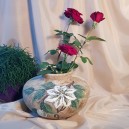 UNICAT - XCER61A - Vaza ceramica bej cu crenguta si flori albe 20*27*13cm