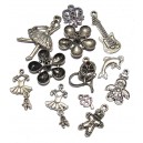 DISPONIBIL 1 SET - MX556 - Mixt pandantive si charmuri argintiu antic diverse marimi