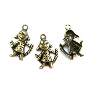 https://www.deida.ro/4132-14668-thickbox/cp214-charm-fetita-cu-coarda-bronz-antic-2617mm.jpg