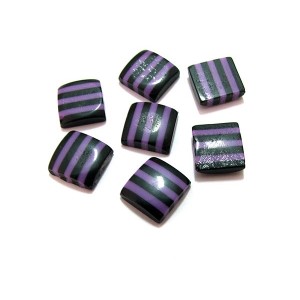 https://www.deida.ro/8224-11644-thickbox/crd1010-06-cabochon-rasina-dungi-negre-si-mov-108mm-stoc-limitat.jpg