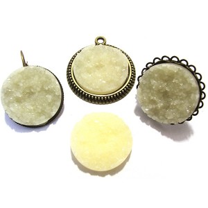 https://www.deida.ro/8262-19682-thickbox/crs11-cabochon-rasina-druzy-vanilie-25mm.jpg